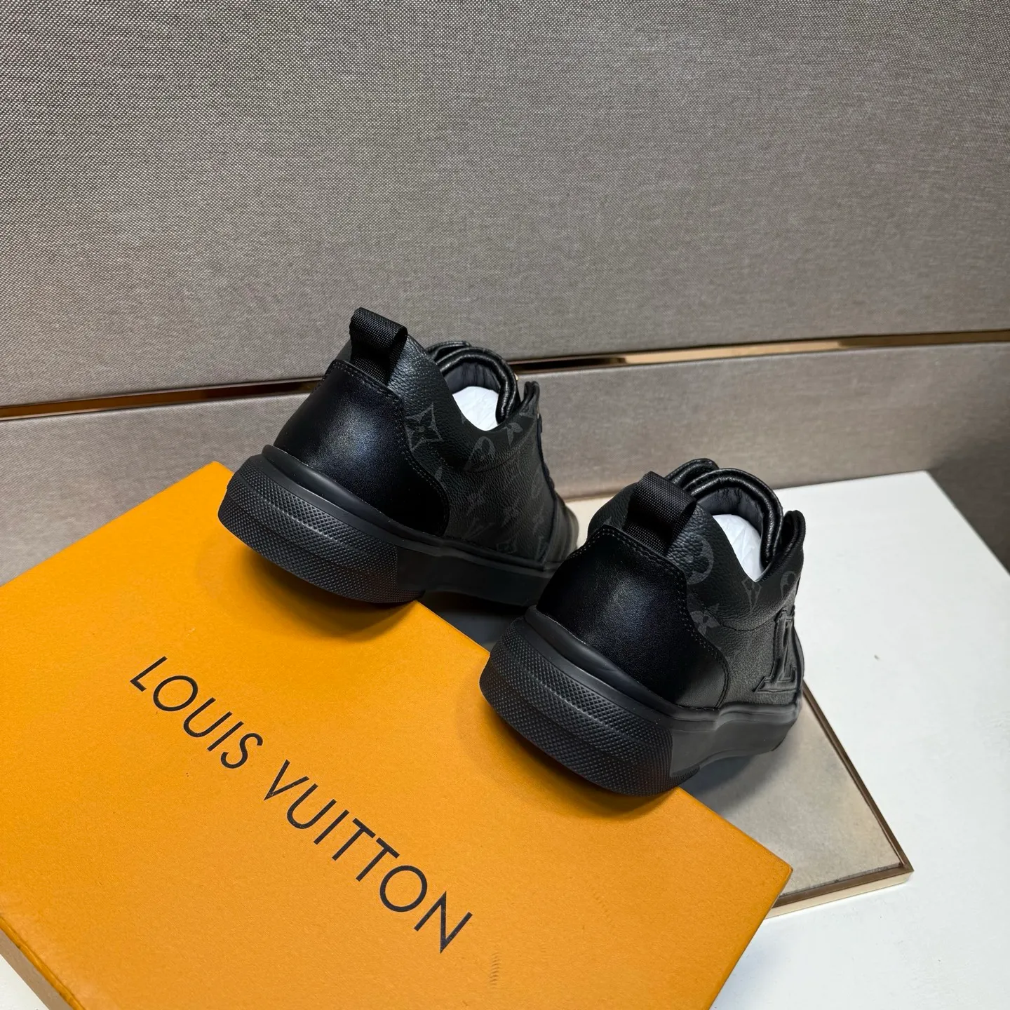 ⬛️Ex-factory price p400 [LV~] Men's casual shoes, 2025z cabinet sales simultaneously 🔶Code number: 38-44#️⃣ 🔷3 colors🔜The upper is made of multi-material splicing ➕Genuine leather lining, comfortable and breathable, sole: original comfortable and wear-resistant outsole, ⚠️real thing📱photographed🎬real thing is better📢📢📢